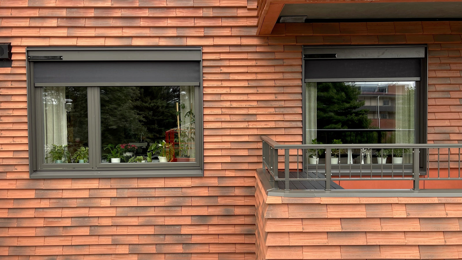 HVORFOR OG HVORDAN KOMBINERE SOLENERGI MED SOLSKJERMING?